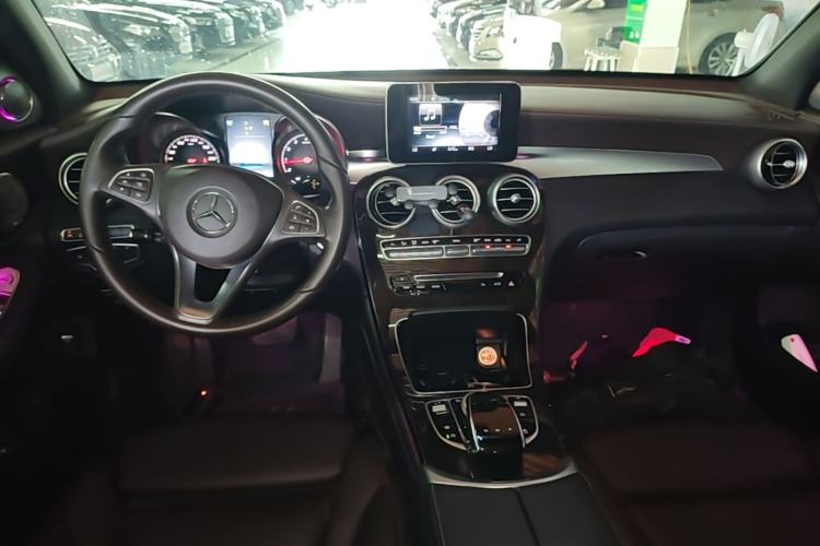 Used Mercedes-Benz GLC 2017 GLC 260 4MATIC Luxury Model Center Console