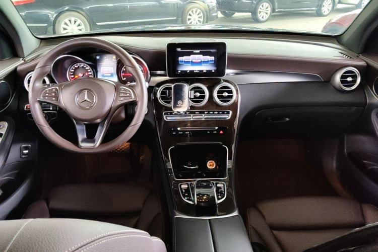 Used Mercedes-Benz GLC 2017 GLC 260 4MATIC Luxury Model Center Console