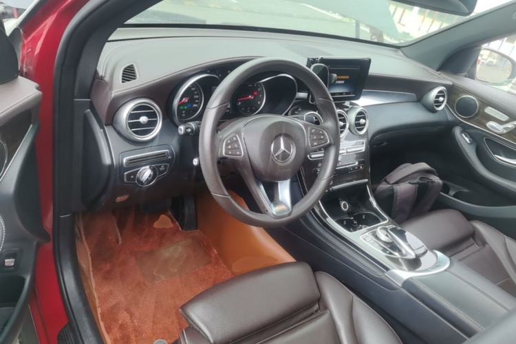 Used Mercedes-Benz GLC 2017 GLC 260 4MATIC Dynamic Edition Center Console