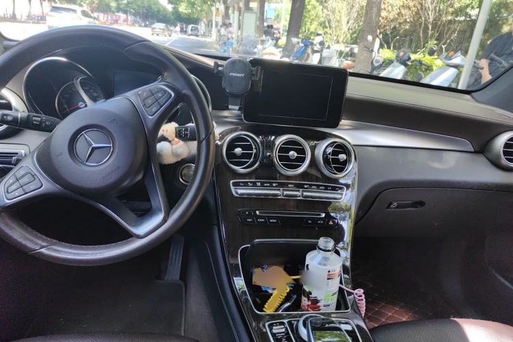 Used Mercedes-Benz GLC 2017 GLC 260 4MATIC Dynamic Edition Center Console