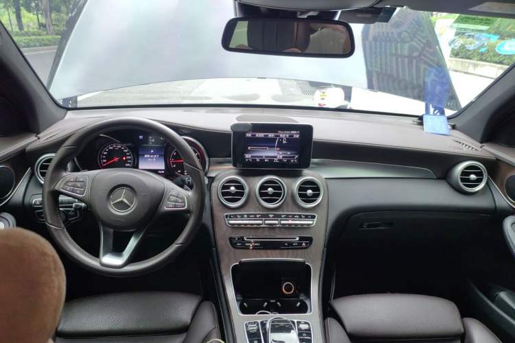 Used Mercedes-Benz GLC 2017 GLC 300 4MATIC Sport Edition Center Console