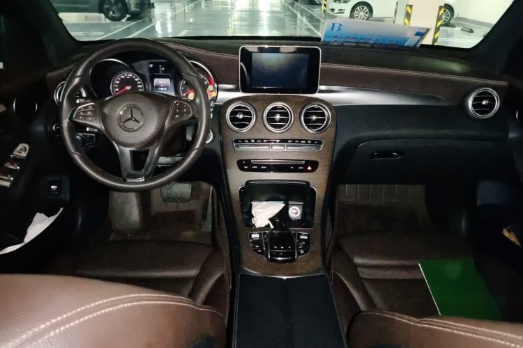 Used Mercedes-Benz GLC 2017 GLC 300 4MATIC Sport Edition Center Console