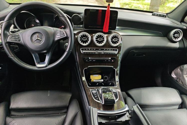 Used Mercedes-Benz GLC 2017 GLC 260 4MATIC Dynamic Edition Center Console