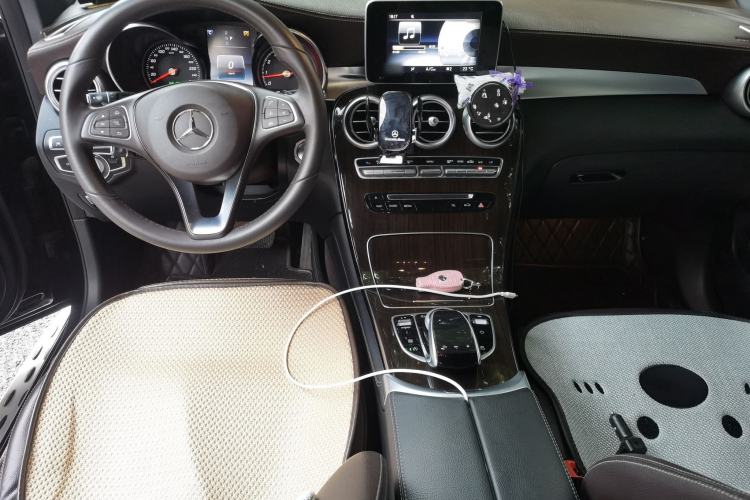 Used Mercedes-Benz GLC 2017 GLC 260 4MATIC Luxury Model Center Console