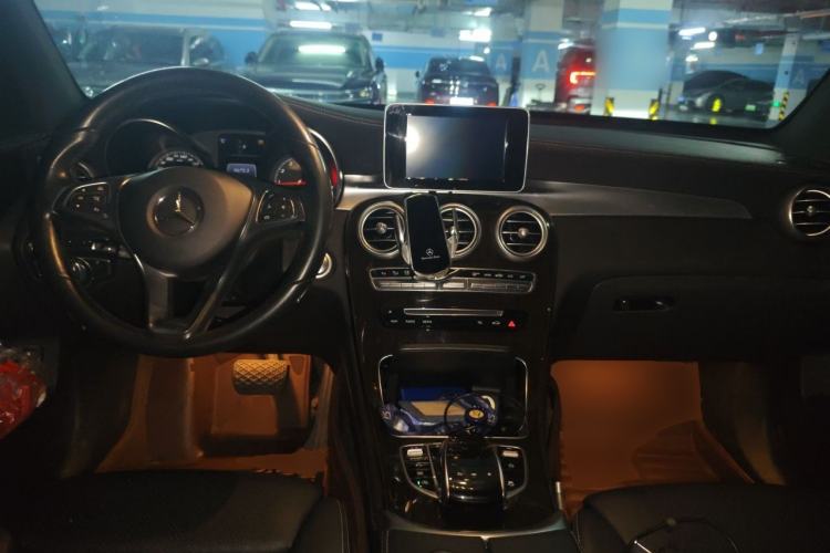 Used Mercedes-Benz GLC 2017 GLC 260 4MATIC Dynamic Edition Center Console