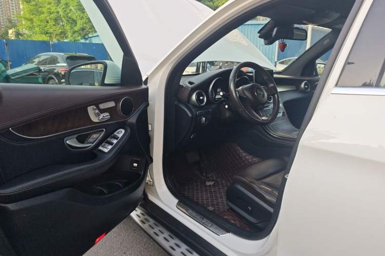 Used Mercedes-Benz GLC 2017 GLC 300 4MATIC Sport Edition Driver Seat