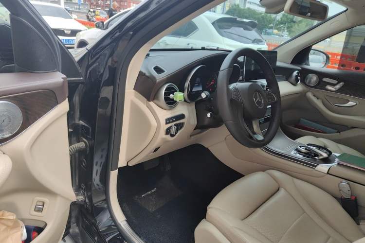 Used Mercedes-Benz GLC 2017 GLC 300 4MATIC Sport Edition Driver Seat