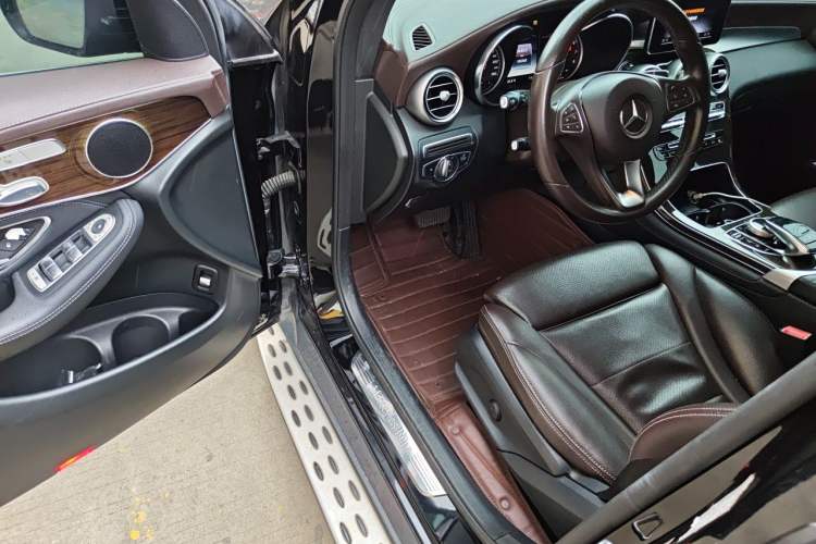 Used Mercedes-Benz GLC 2017 GLC 260 4MATIC Dynamic Edition Driver Seat