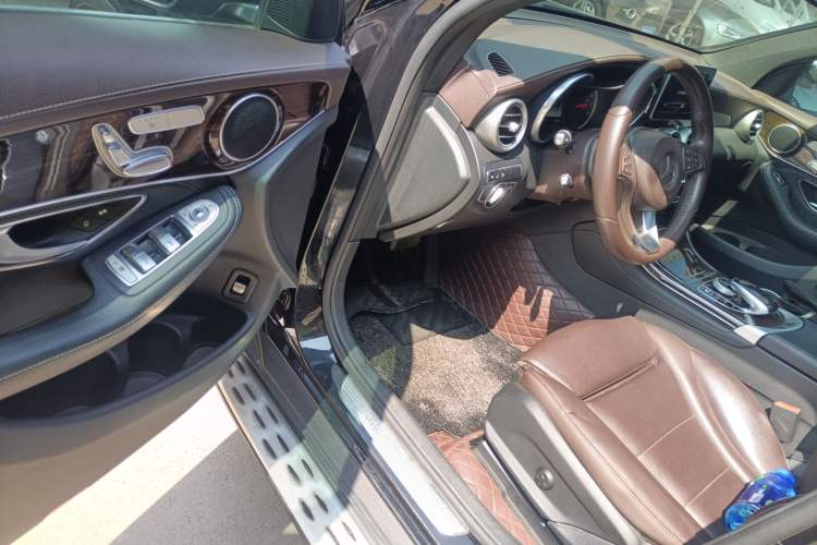 Used Mercedes-Benz GLC 2017 GLC 260 4MATIC Luxury Model Driver Seat