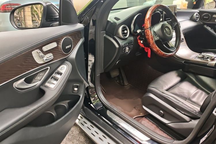 Used Mercedes-Benz GLC 2017 GLC 300 4MATIC Sport Edition Driver Seat