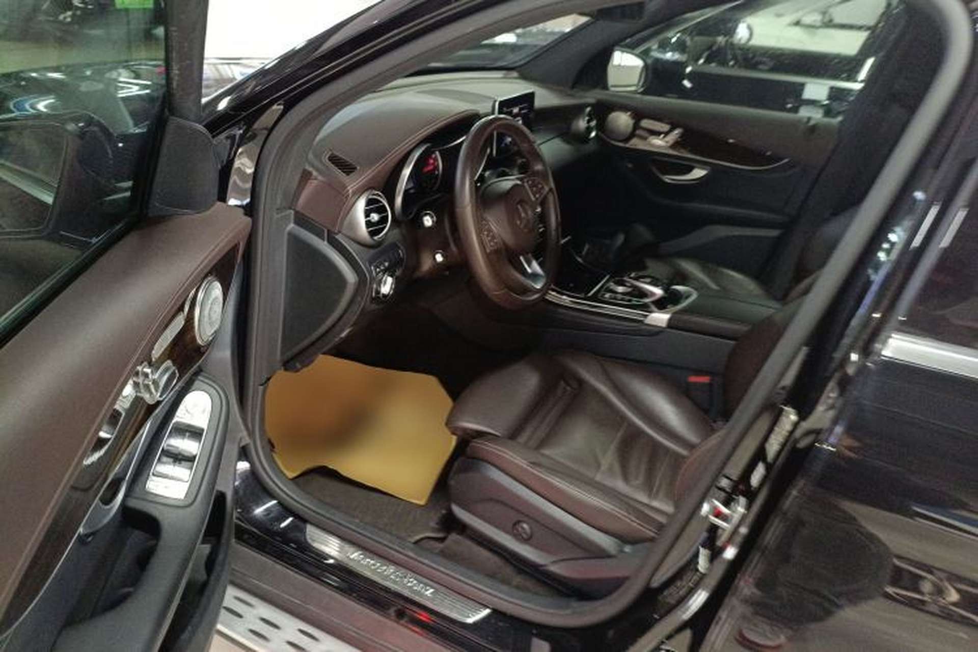 Used Mercedes-Benz GLC 2017 GLC 260 4MATIC Luxury Model Driver Seat