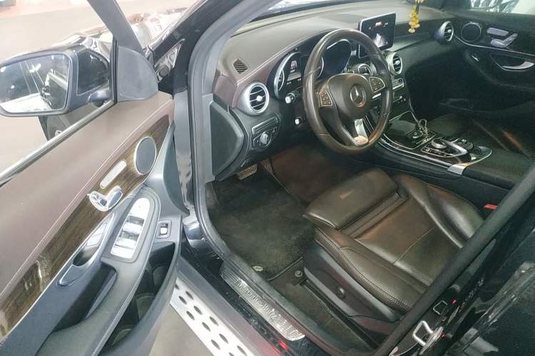 Used Mercedes-Benz GLC 2017 GLC 260 4MATIC Dynamic Edition Driver Seat