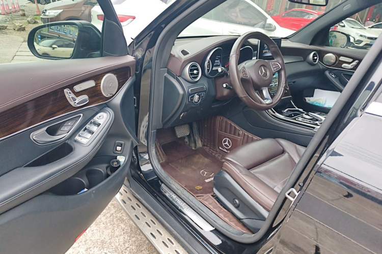 Used Mercedes-Benz GLC 2017 GLC 260 4MATIC Dynamic Edition Driver Seat