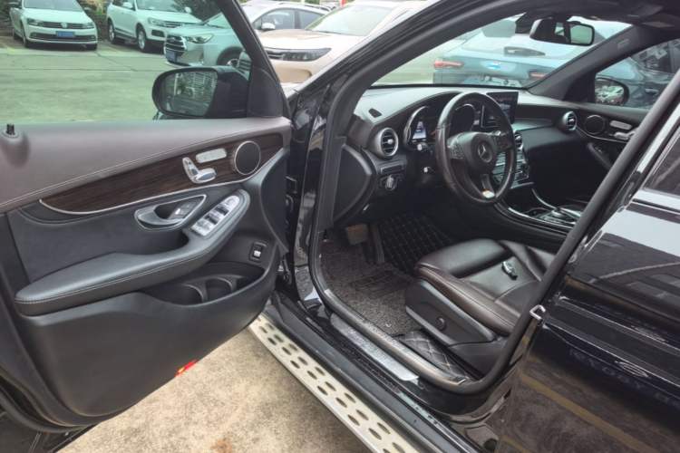 Used Mercedes-Benz GLC 2017 GLC 260 4MATIC Dynamic Edition Driver Seat