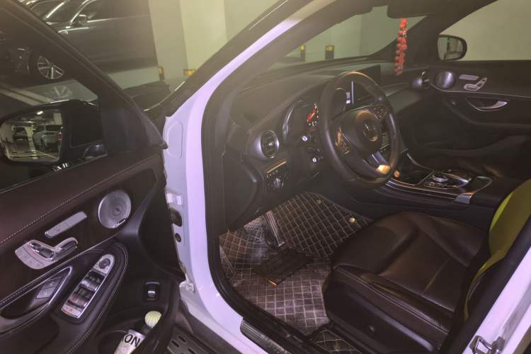 Used Mercedes-Benz GLC 2017 GLC 300 4MATIC Sport Edition Driver Seat