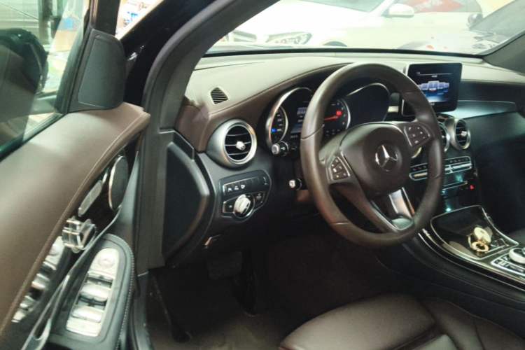 Used Mercedes-Benz GLC 2017 GLC 260 4MATIC Luxury Model Driver Seat