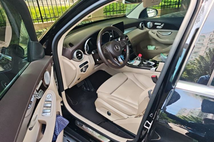 Used Mercedes-Benz GLC 2017 GLC 260 4MATIC Luxury Model Driver Seat