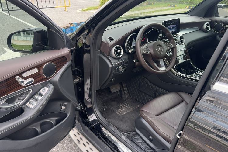 Used Mercedes-Benz GLC 2017 GLC 260 4MATIC Dynamic Edition Driver Seat