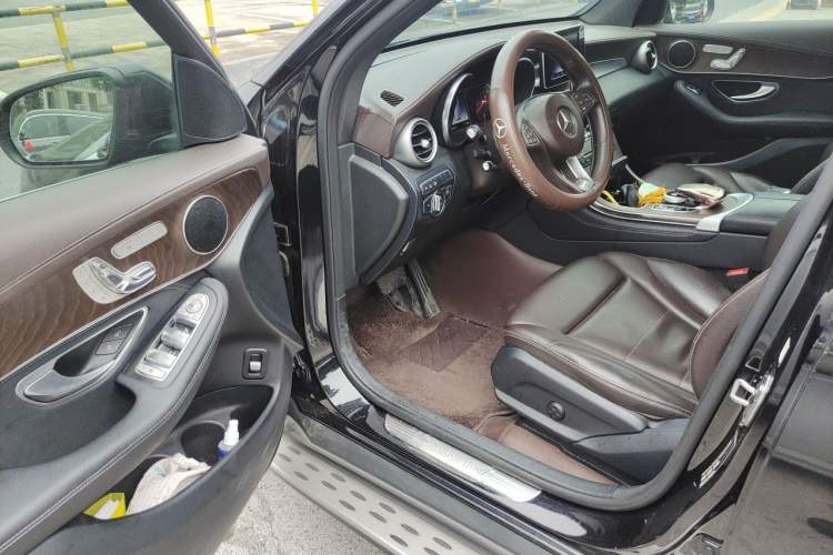 Used Mercedes-Benz GLC 2017 GLC 300 4MATIC Sport Edition Driver Seat