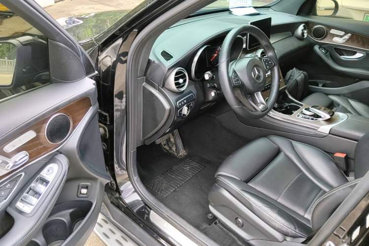 Used Mercedes-Benz GLC 2017 GLC 300 4MATIC Sport Edition Driver Seat