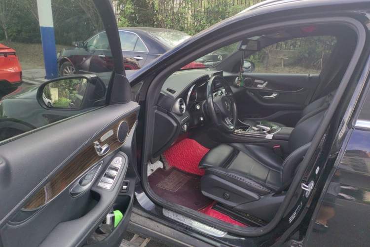 Used Mercedes-Benz GLC 2017 GLC 260 4MATIC Dynamic Edition Driver Seat
