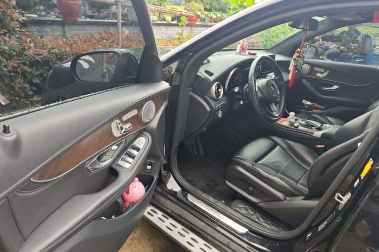 Used Mercedes-Benz GLC 2017 GLC 300 4MATIC Sport Edition Driver Seat