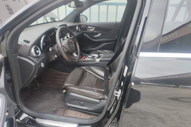 Used Mercedes-Benz GLC 2017 GLC 260 4MATIC Dynamic Edition Driver Seat