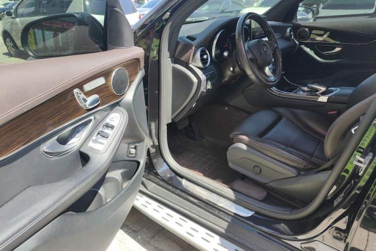 Used Mercedes-Benz GLC 2017 GLC 260 4MATIC Luxury Model Driver Seat