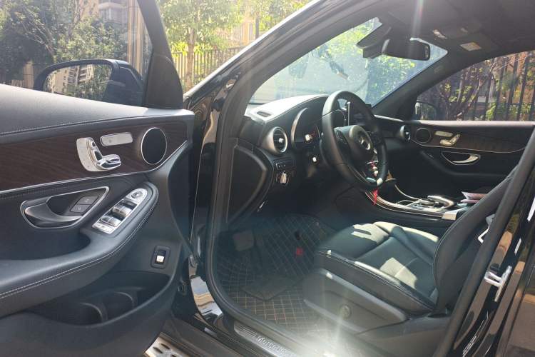 Used Mercedes-Benz GLC 2017 GLC 300 4MATIC Sport Edition Driver Seat