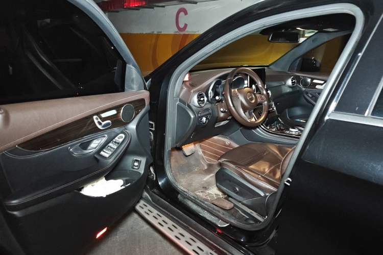 Used Mercedes-Benz GLC 2017 GLC 260 4MATIC Dynamic Edition Driver Seat
