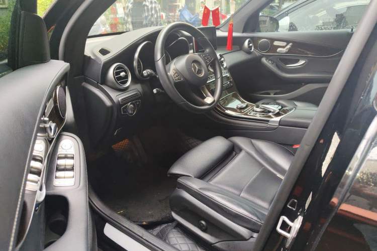 Used Mercedes-Benz GLC 2017 GLC 260 4MATIC Dynamic Edition Driver Seat