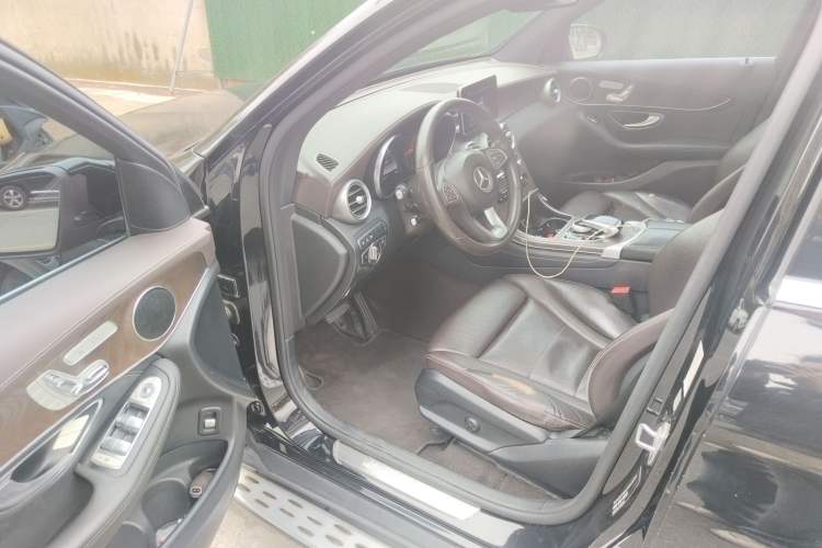 Used Mercedes-Benz GLC 2017 GLC 300 4MATIC Sport Edition Driver Seat