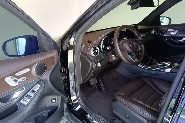 Used Mercedes-Benz GLC 2017 GLC 300 4MATIC Luxury Model Driver Seat