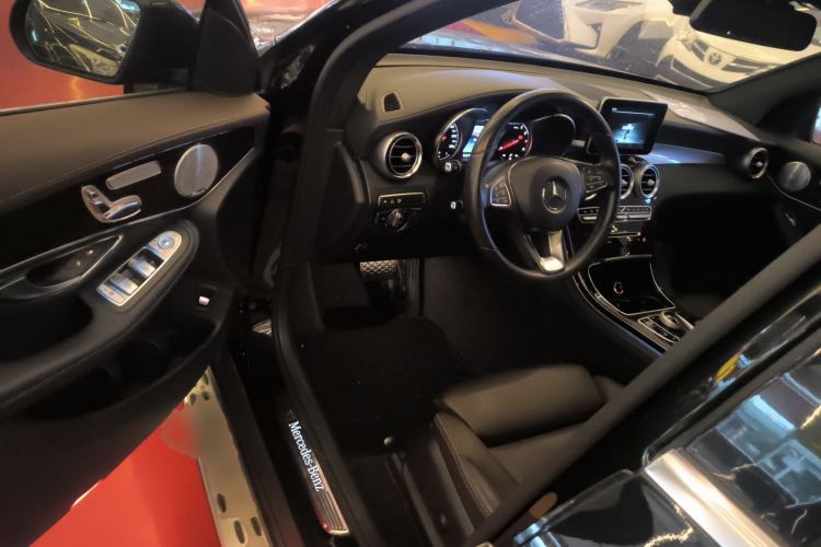 Used Mercedes-Benz GLC 2017 GLC 260 4MATIC Luxury Model Driver Seat