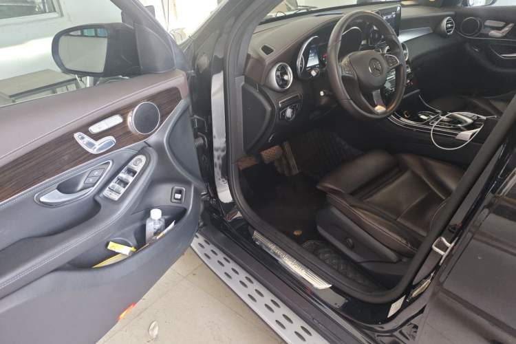 Used Mercedes-Benz GLC 2017 GLC 260 4MATIC Dynamic Edition Driver Seat
