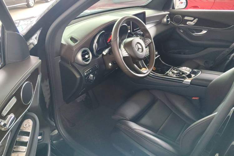 Used Mercedes-Benz GLC 2017 GLC 260 4MATIC Luxury Model Driver Seat