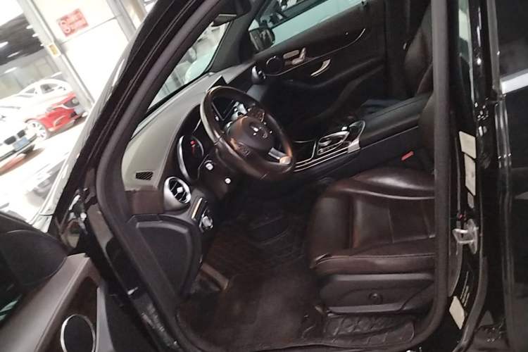 Used Mercedes-Benz GLC 2017 GLC 260 4MATIC Dynamic Edition Driver Seat
