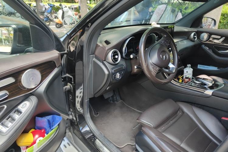 Used Mercedes-Benz GLC 2017 GLC 260 4MATIC Dynamic Edition Driver Seat
