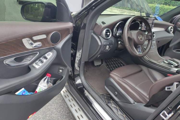 Used Mercedes-Benz GLC 2017 GLC 300 4MATIC Sport Edition Driver Seat