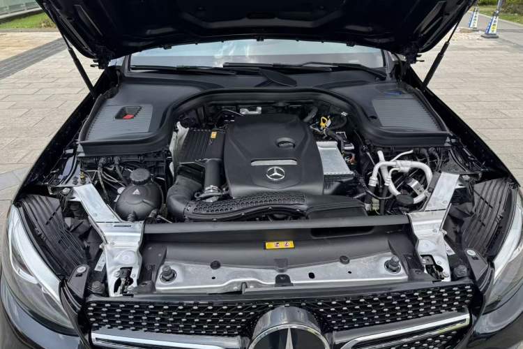 Used Mercedes-Benz GLC 2017 GLC 260 4MATIC Dynamic Edition Engine Bay