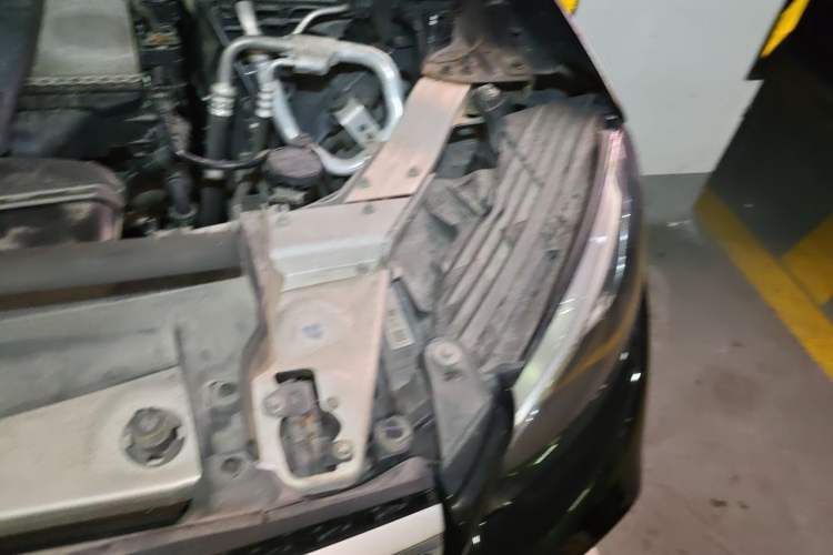 Used Mercedes-Benz GLC 2017 GLC 260 4MATIC Luxury Model Engine Bay Left