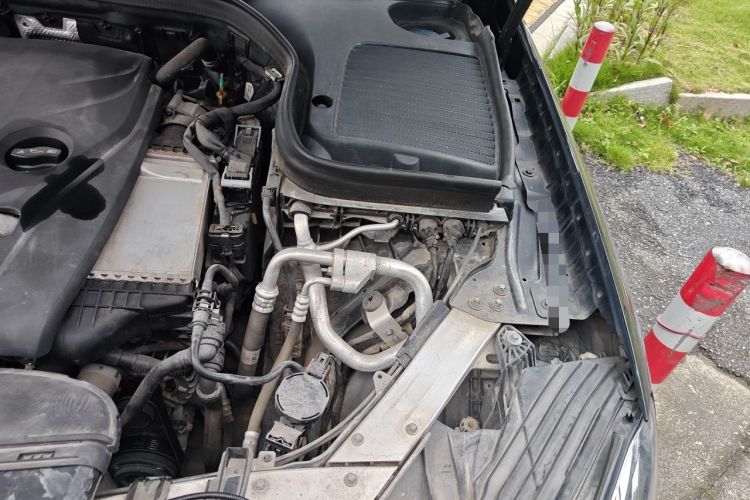 Used Mercedes-Benz GLC 2017 GLC 260 4MATIC Luxury Model Engine Bay Left
