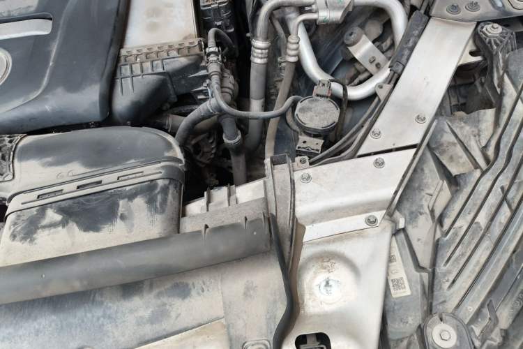 Used Mercedes-Benz GLC 2017 GLC 260 4MATIC Luxury Model Engine Bay Left