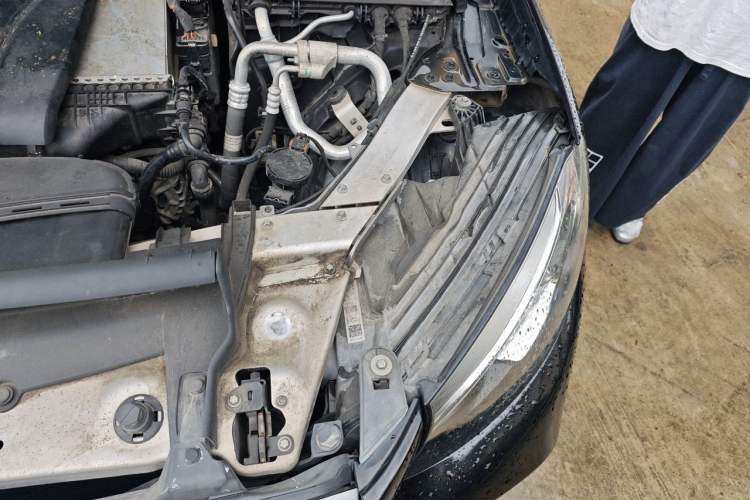 Used Mercedes-Benz GLC 2017 GLC 300 4MATIC Sport Edition Engine Bay Left