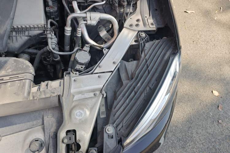 Used Mercedes-Benz GLC 2017 GLC 300 4MATIC Sport Edition Engine Bay Left