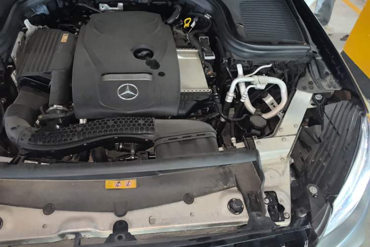 Used Mercedes-Benz GLC 2017 GLC 260 4MATIC Luxury Model Engine Bay Left