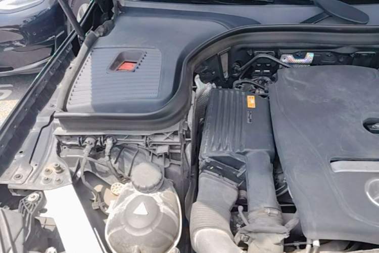 Used Mercedes-Benz GLC 2017 GLC 260 4MATIC Luxury Model Engine Bay Right