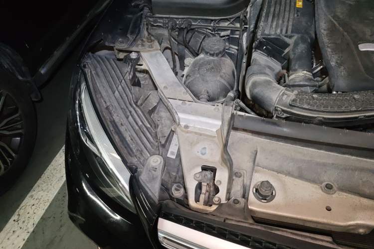Used Mercedes-Benz GLC 2017 GLC 260 4MATIC Luxury Model Engine Bay Right