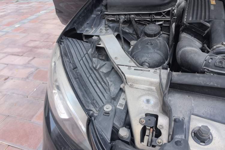 Used Mercedes-Benz GLC 2017 GLC 300 4MATIC Sport Edition Engine Bay Right