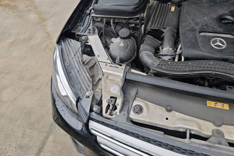 Used Mercedes-Benz GLC 2017 GLC 300 4MATIC Sport Edition Engine Bay Right